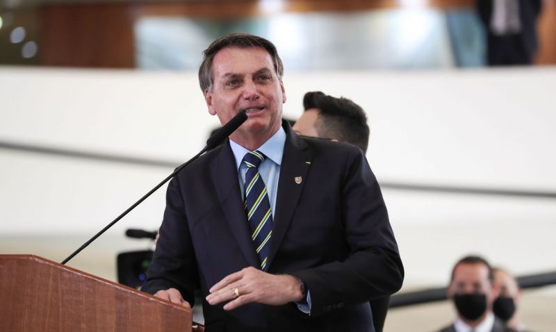 Bolsonaro diz a embaixador que Brasil vai ajudar o povo libanês