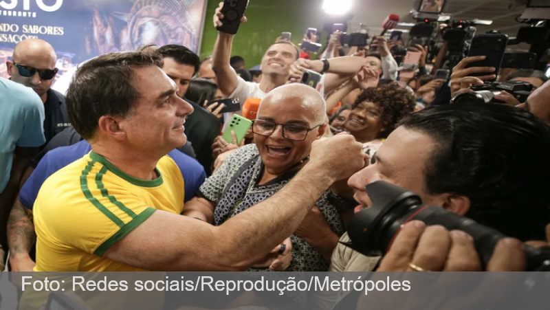 Após ida aos EUA, Flávio Bolsonaro chega ao DF; apoiadores o recebem