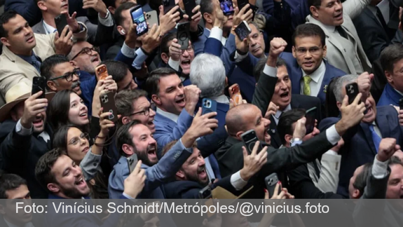 Congresso derruba veto de Lula à dosimetria e beneficia Bolsonaro