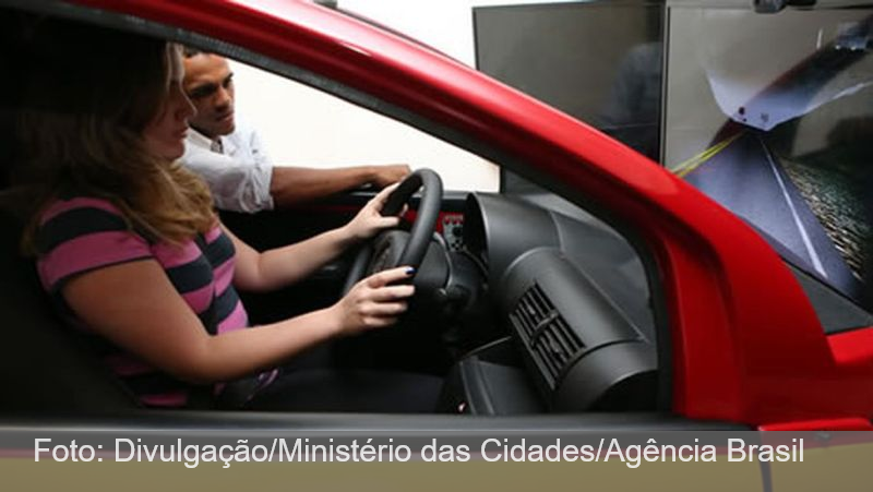 CNH sem autoescola ameaça 300 mil empregos, diz federação; saiba como fica