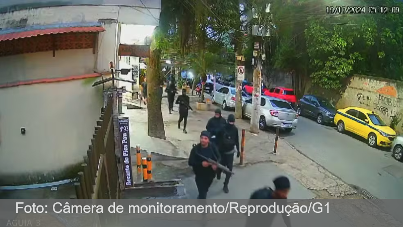 VÍDEO: dezenas de milicianos armados com fuzis e pistolas tentam invadir a Muzema, na Zona Oeste do Rio