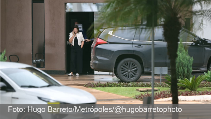 Michelle diz que Bolsonaro caiu e bateu cabeça na cela: “Meu amor não está bem”