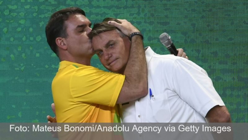 Bolsonaro minimiza vazamento de mensagens e pede união em torno de Flávio
