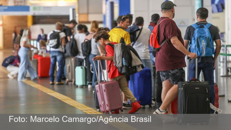 Pilotos e comissários podem entrar em greve a partir de 1º de janeiro