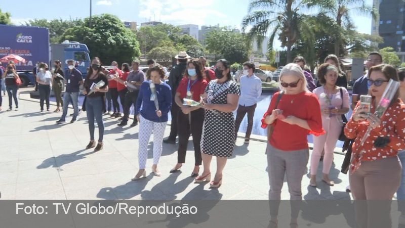 Funcionárias da Caixa exigem demissão de Pedro Guimarães