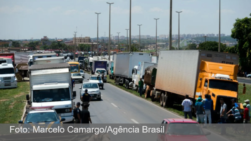 Governo aciona AGU após ameaça de paralisação dos caminhoneiros