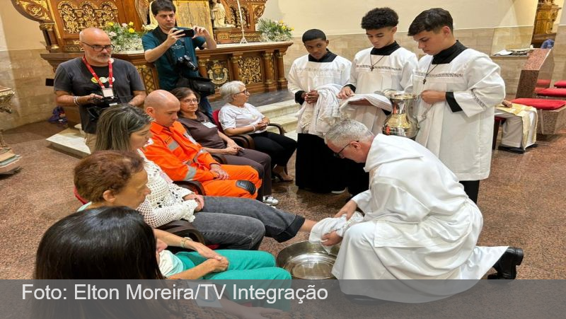 Missa do Lava-pés homenageia profissionais e voluntários que atuaram nas chuvas de fevereiro em Juiz de Fora