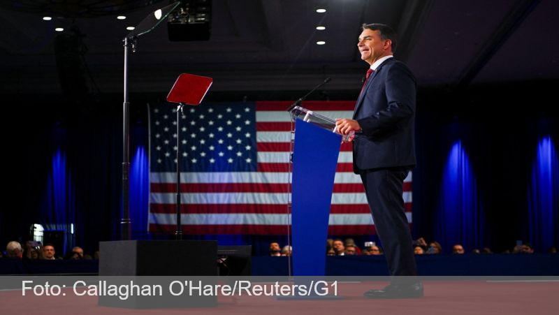 Nos EUA, Flávio Bolsonaro pede pressão diplomática para que eleições tenham ‘valores de origem americana’