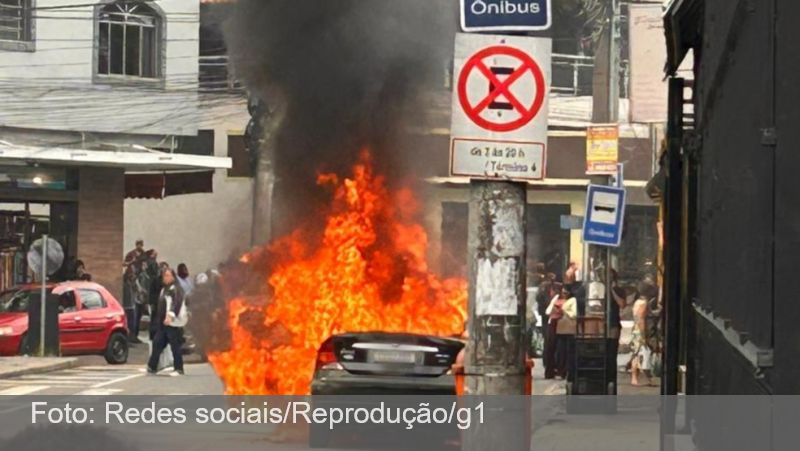 Carro pega fogo e fica destruído durante teste após manutenção em Juiz de Fora; VÍDEO