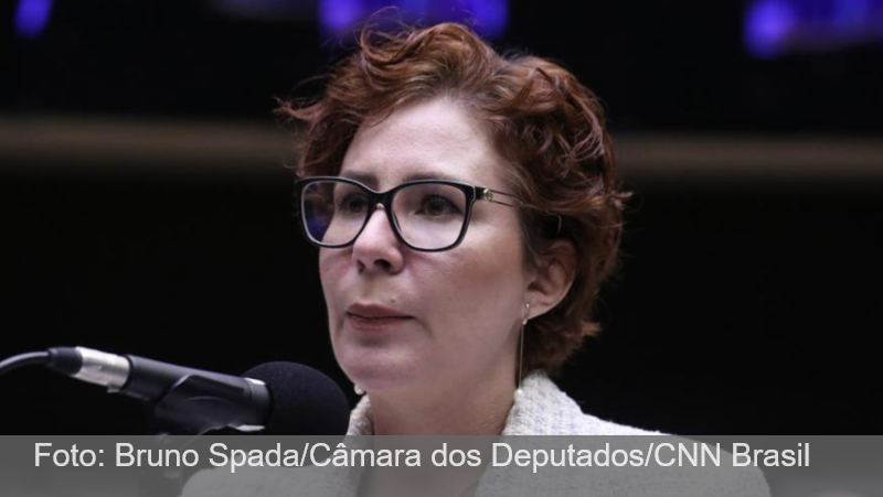 Interpol inclui Carla Zambelli na lista de foragidos internacionais