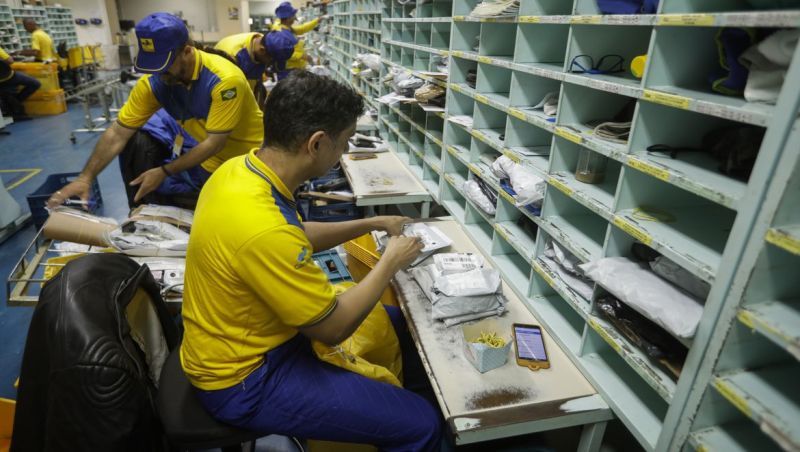 Correios abrem concurso com 3,5 mil vagas e salários até R$ 6,8 mil