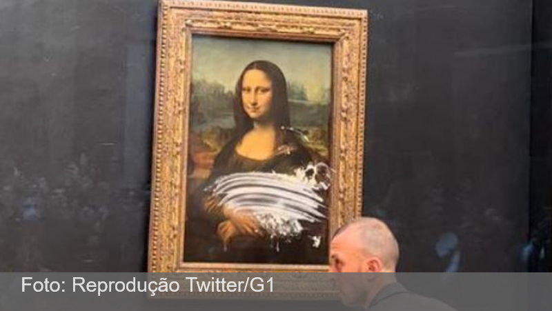 Visitante ataca quadro da Monalisa com uma torta no Louvre