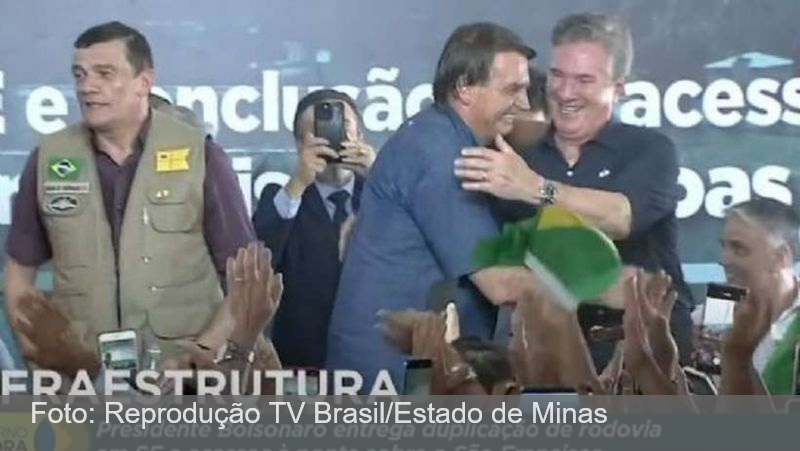 Bolsonaro critica velha política ao lado de Collor