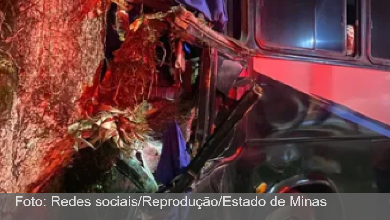 Turistas mineiros que retornavam de Guarapari sofrem grave acidente na BR-262