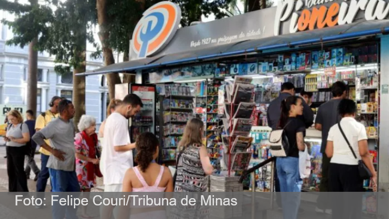 Procura por álbum de figurinhas da Copa do Mundo movimenta fãs em Juiz de Fora
