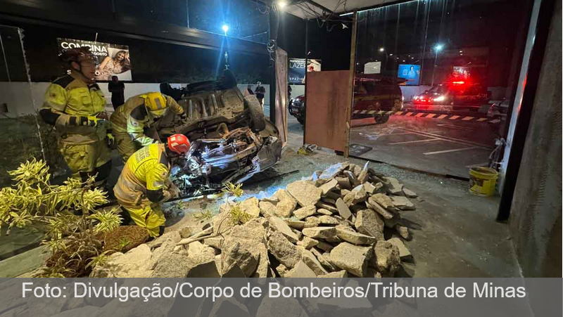 Idoso que caiu de ribanceira de 80 metros segue internado em estado grave em Juiz de Fora