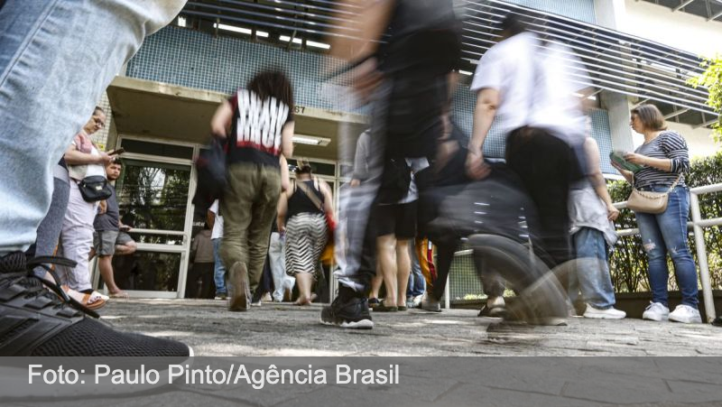 Enem 2025: 4,8 milhões participam do 1° dia de provas neste domingo