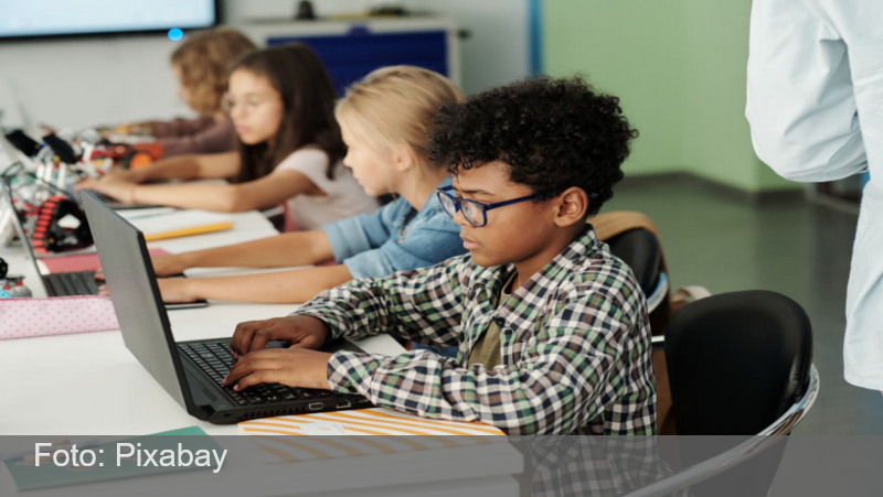 ECA Digital começa a valer e impõe novas regras para crianças e jovens em redes sociais, jogos e sites