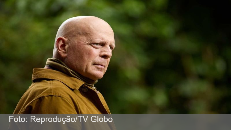 Bruce Willis está perdendo habilidade de falar; ‘Cérebro falhando’, diz esposa