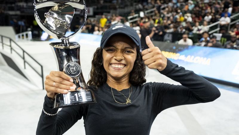 Rayssa Leal estreia na temporada da SLS com vitória na etapa de Miami