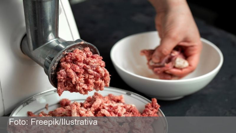 Adolescente tem mão e antebraço esmagados por moedor de carne na Zona Norte de Juiz de Fora