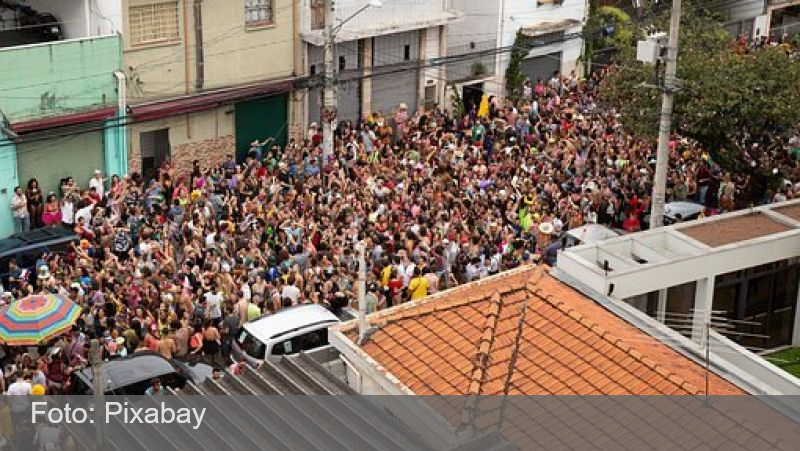 Cidades têm festas de Carnaval, apesar de proibição