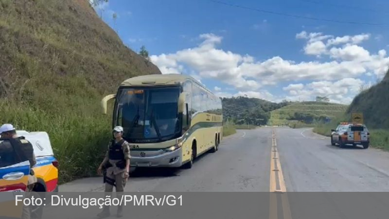 Três passageiros de ônibus são presos com cocaína, maconha e arma vindas do Rio de Janeiro para cidades da Zona da Mata