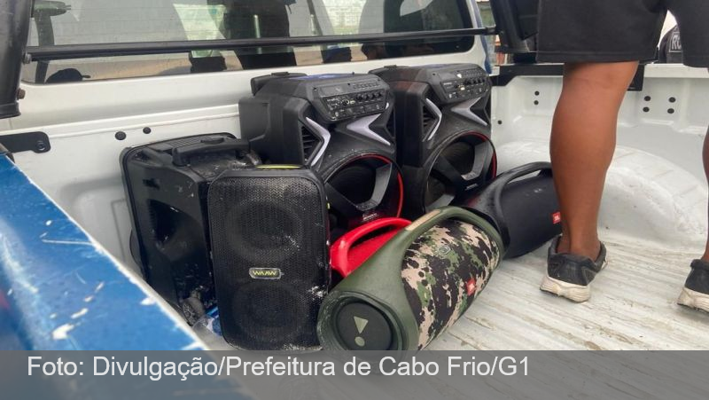 Caixa de som na praia pode dar multa de até R$ 10 mil e apreensão em destinos famosos do Brasil; veja cidades onde é proibido