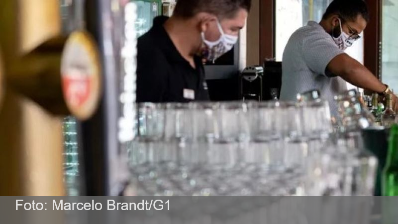 Crise do metanol afeta bares e restaurantes; vendas caem 4,9% no Brasil, mostra levantamento