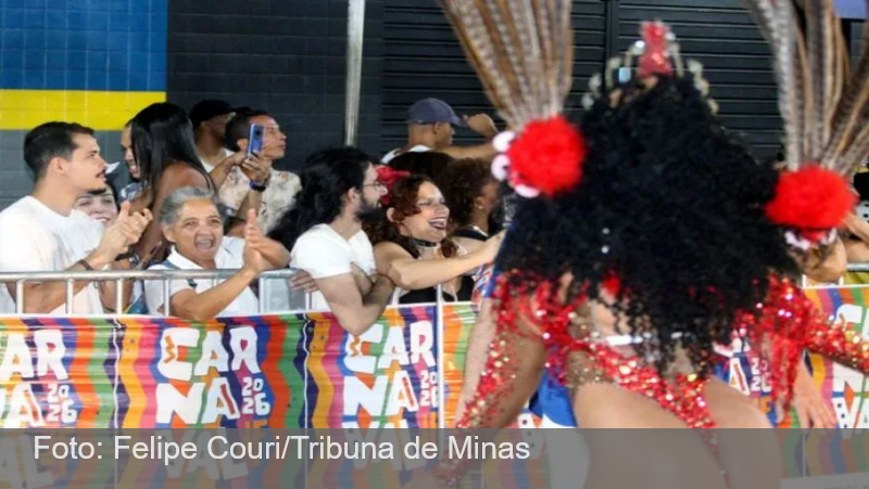 FOTOS E VÍDEOS: Desfile das escolas de samba retoma carnaval em Juiz de Fora após dois anos