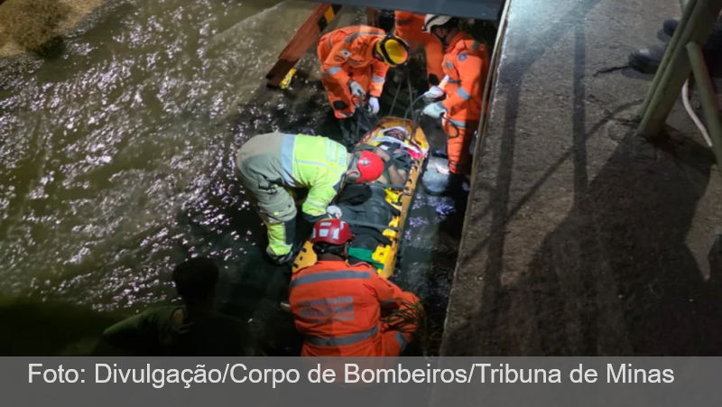 Bombeiros resgatam homem que caiu em córrego no Bairro Santa Luzia em Juiz de Fora