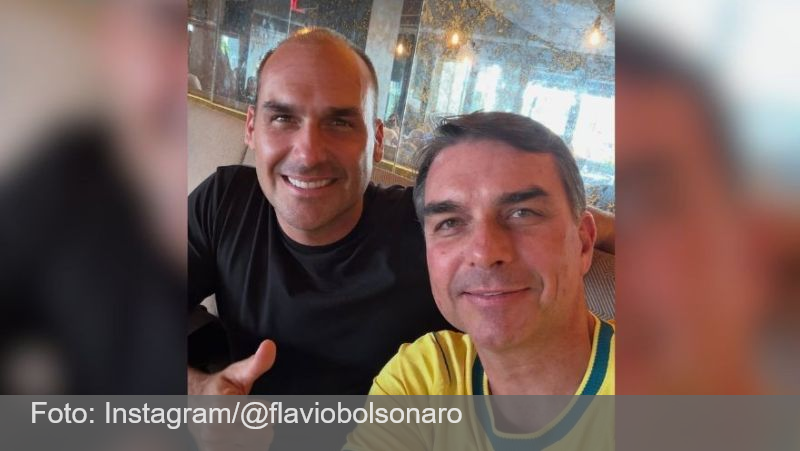 Flávio e Eduardo Bolsonaro politizam derrota do Brasil na Copa e dizem que foi culpa do PT
