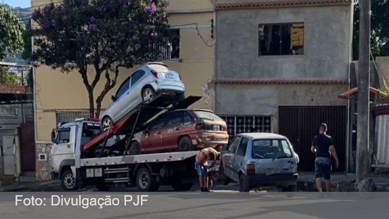 PJF realiza ação de recolhimento de carros abandonados