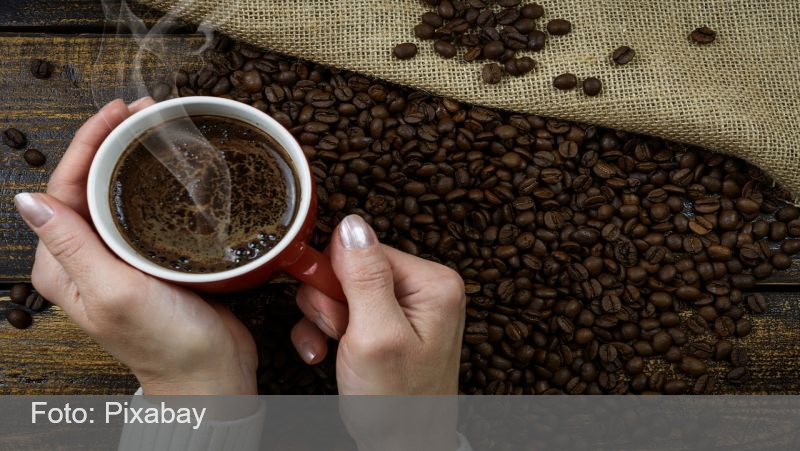 Por que preço do café está disparando no mundo — e o que uma fruta fedorenta tem a ver com isso