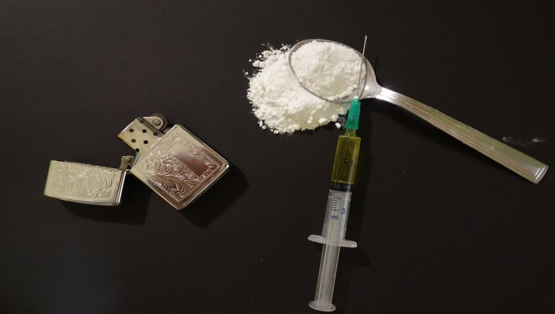 Senado aprova PEC que criminaliza porte de qualquer quantidade de droga