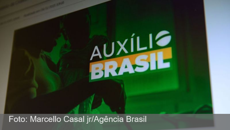 Lei que cria o Auxílio Brasil é publicada no Diário Oficial da União