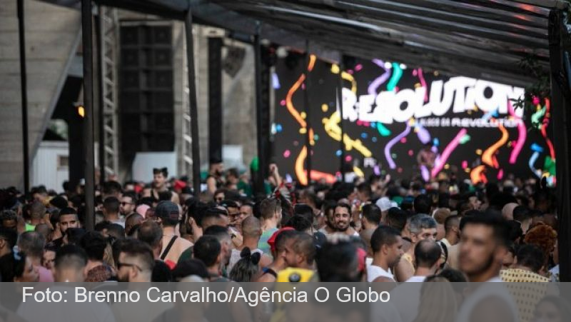 Proibições devido à pandemia não surtem efeito na primeira noite de carnaval no Rio