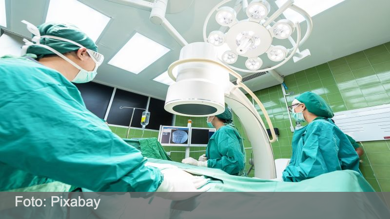 Médico opera brasileiro a 12 mil km e entra para o Guinness