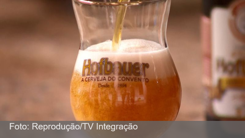 Cervejaria que funciona em porão de igreja em Juiz de Fora resgata receita de mais de 130 anos