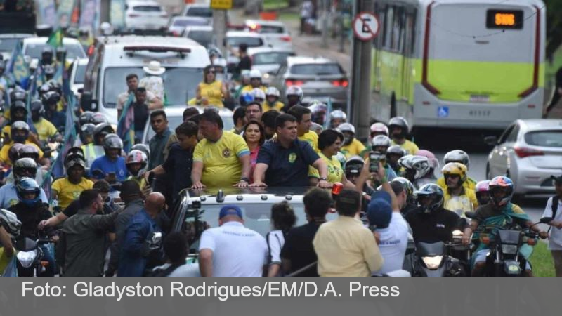 Bolsonaro faz rápida passagem pela Pampulha e dá início a motocarreata em BH