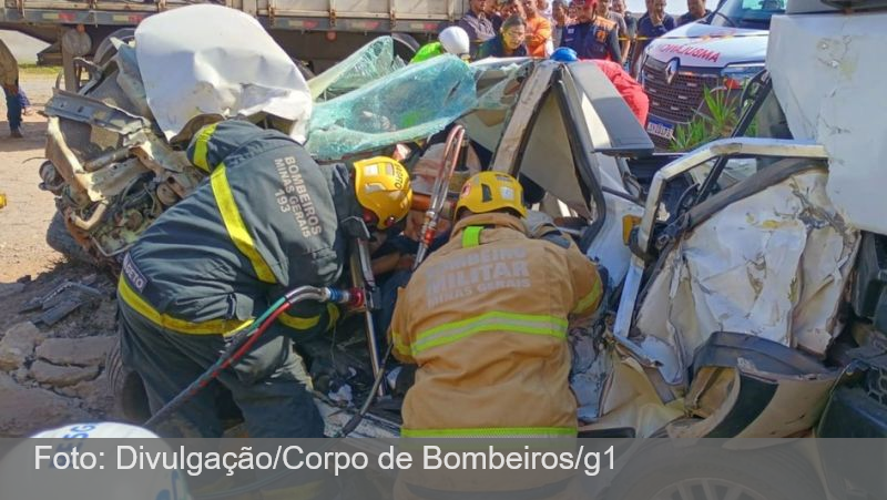Acidente entre dois carros e dois caminhões deixa 13 feridos na BR-040