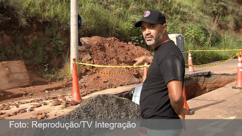 Carro que caiu em cratera em Juiz de Fora era de aplicativo e levava passageira na hora do acidente: ‘Não vi o buraco’, diz motorista