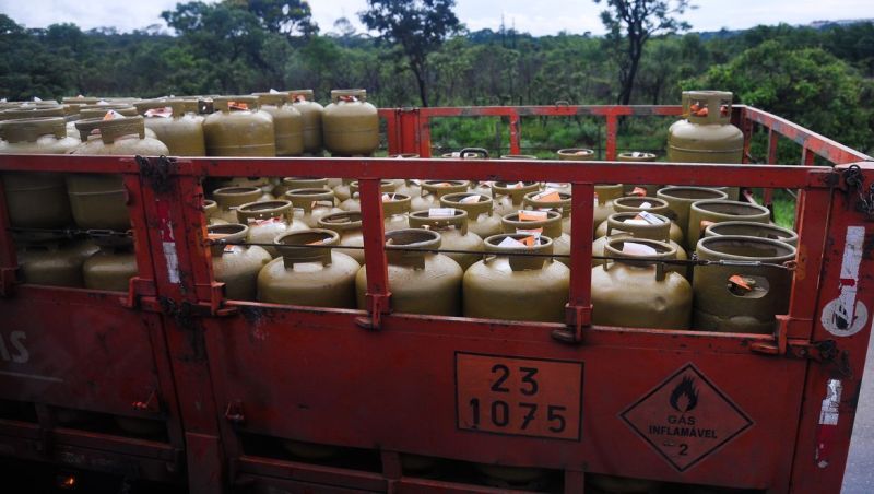 Gás do Povo: começa hoje programa que faz recarga gratuita de botijões; veja como vai funcionar