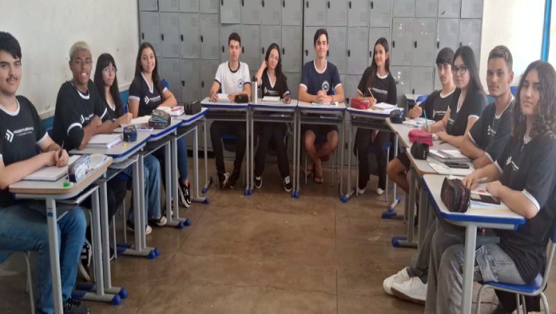 Estudantes de escola estadual de Minas Gerais representarão o Brasil em olimpíada internacional de Matemática na Tailândia