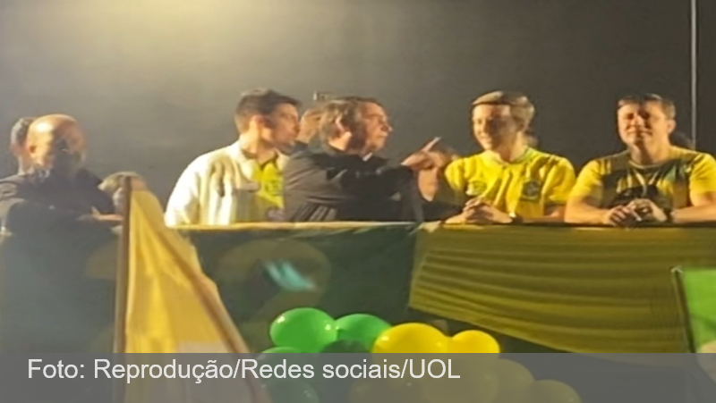 Bolsonaro manda Jair Renan virar ‘candidato mudo’ em campanha em Balneário Camboriú (SC)