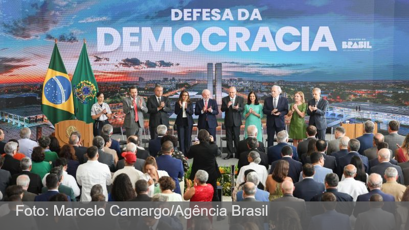 Lula veta PL da Dosimetria, que beneficiaria Bolsonaro e outros condenados por atos golpistas