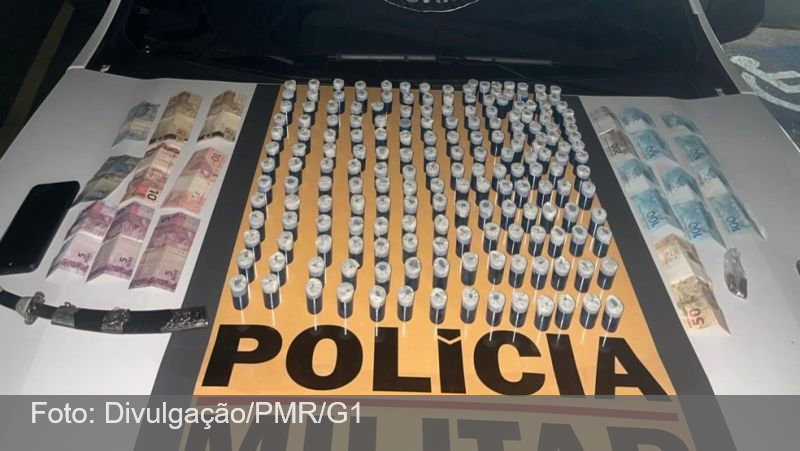 Polícia intercepta carro que levava quase 200 tubos com maconha para venda em Juiz de Fora