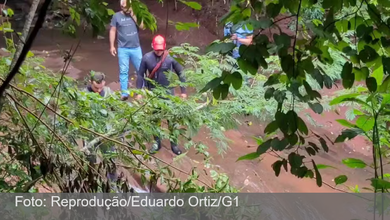 Três adolescentes morrem após cabeça d’água atingir cachoeira em Paranavaí, dizem bombeiros; uma pessoa está desaparecida