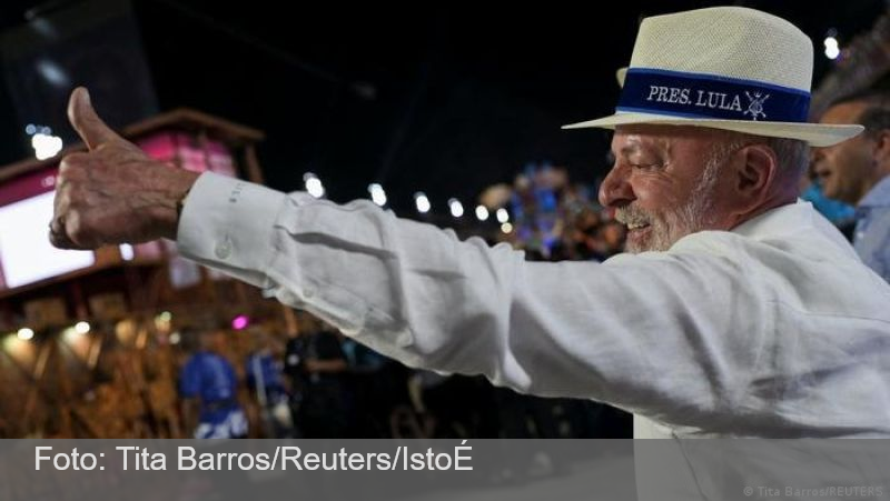 PT nega propaganda eleitoral em desfile que homenageou Lula