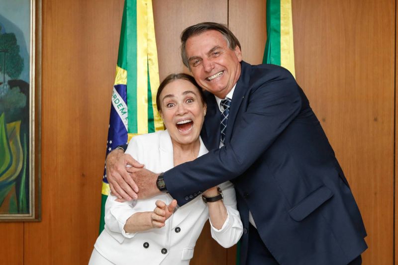 Ninguém melhor do que Regina Duarte para a Cultura, diz Bolsonaro